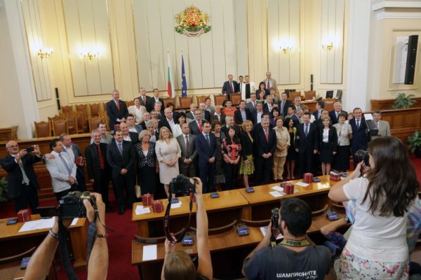 Последна снимка за спомен от 42-то Народно събрание. Снимка: БТА