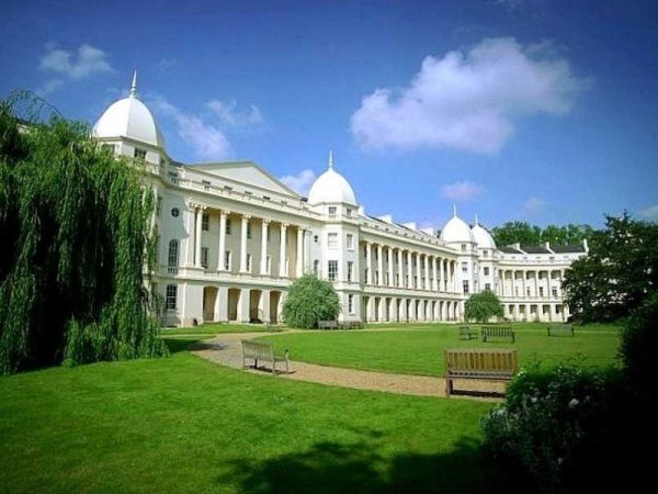 № 9 London Business School

Рейтинг: 3.7 от 5 

Локация: Лондон, Англия

Обучение и такси: $109,567 

London Business School прави огроен скок, след като през миналата година е заемало 29-о място. То също е класирано на трето място в класацията на The Financial Times за най-добро бизнес училище.

Снимка: Wikimedia Commons