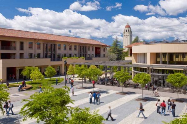 № 2 Stanford University (Stanford Graduate School of Business)

Рейтинг: 4.33 от 5&nbsp; 

Локация: Пало Алто, Калифорния, САЩ

Обучение и такси: $99,435

През 2012 година е на първо място в класацията, но така и не може да направи две поредни години на върха.

Снимка: Arup