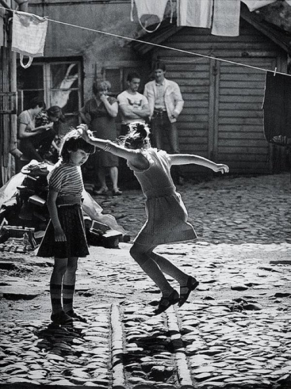 Михаил Дашевский, &quot;Игра на двора&quot;, 1970 г.