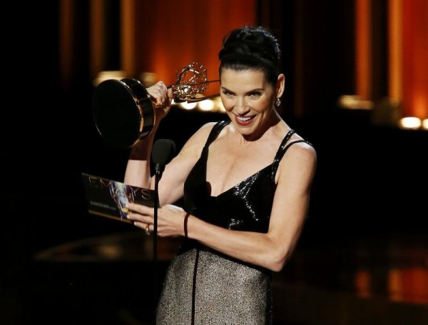 За най-добра актриса в драматичен сериал бе избрана Джулиана Маргулис за ролята й в &quot;Добрата съпруга&quot;. Снимка: Reuters