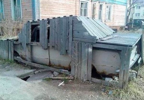 Гараж по формата на колата. Снимка: darkroastedblend.com