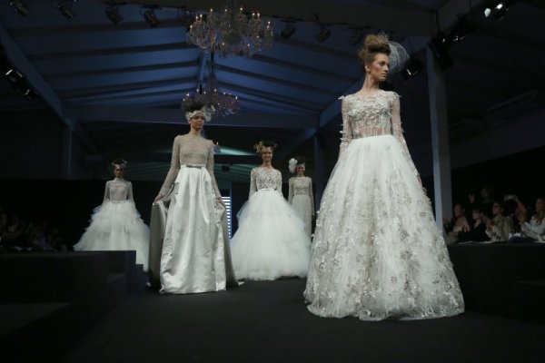 Манекени представят булчински рокли по време на изложението "Bride Style 2014" в Сао Пауло, Бразилия. Снимка: БТА