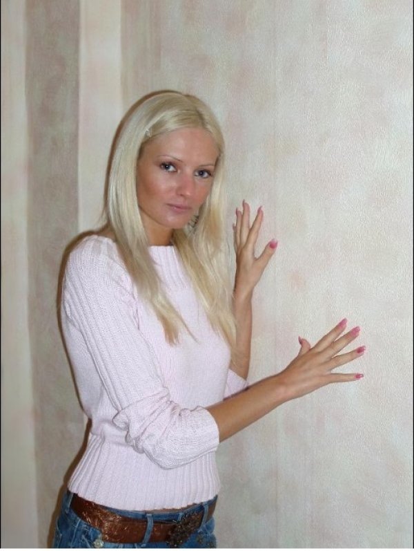 Виктория преди да започне с пластичните операции. Снимка: Twitter