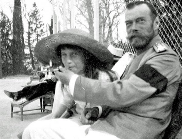 Княгиня Анастасия с баща си - руския император Николай II, 1916 година. Снимка: Siberian Times