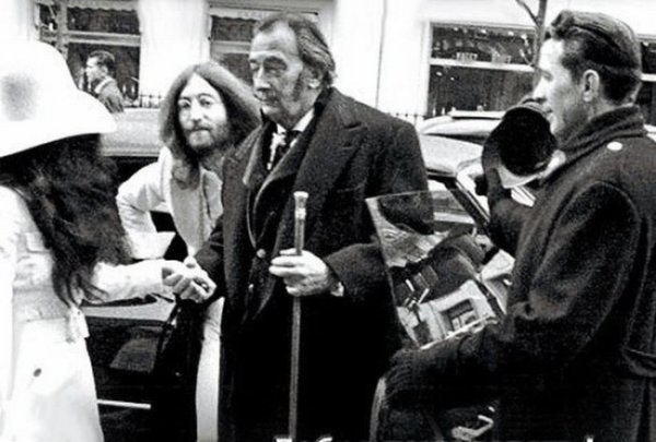 Париж, 1969 г. Джон Ленън и Салвадор Дали. Снимка: pinterest.com