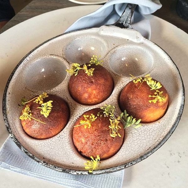 Датски понички с подправки и скакалци. Снимка: Instagram