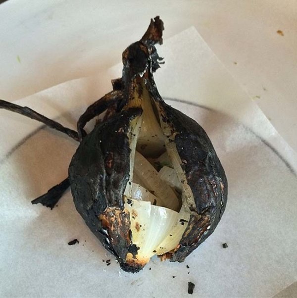 Печен лук на скара. Снимка: Instagram