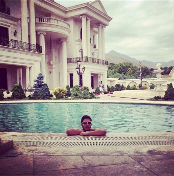 Instagram/ richkidsoftehran