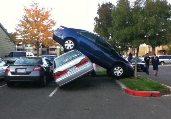 Този шофьор е пробвал детската игра "Прескочи кобила". Снимка: kaifolog