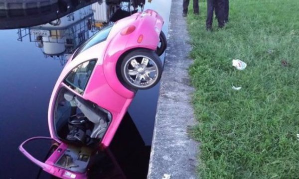 Дама е решила да провери градусите на водата. Снимка: kaifolog