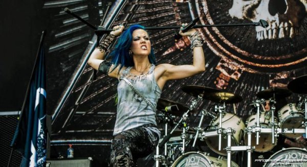 Alissa White-Gluz (Arch Enemy). Снимка: Facebook