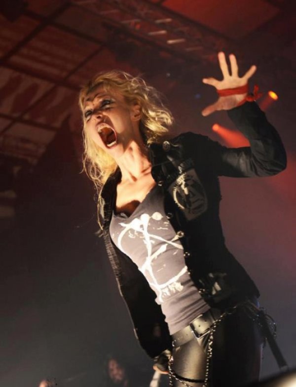 Бившата вокалистка на Arch Enemy - Angela Gossow. Снимка: Facebook