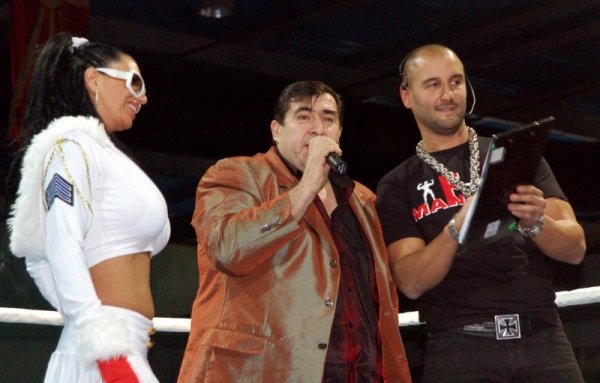 Мейзер, Пищова и Скалата на турнир по бойни изкуства. Снимка: Булфото