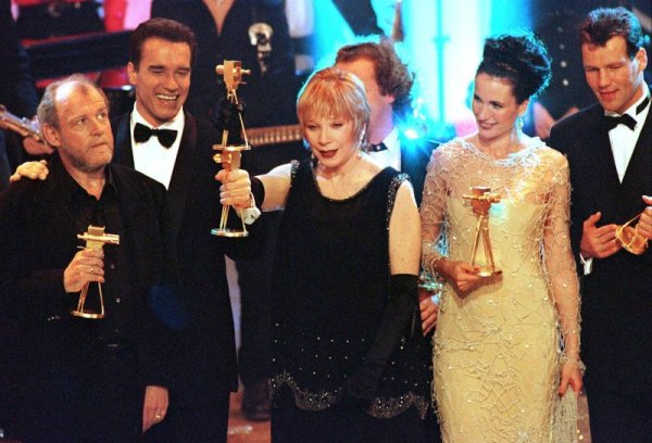С Арнолд Шварценегер през 1997 г. на фестивала The Golden Camera. Снимка: Reuters