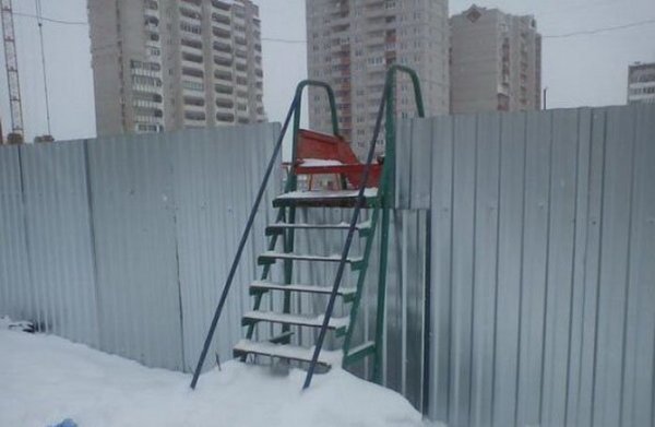 За по-лесно преминаване през оградата. Снимка: kaifolog