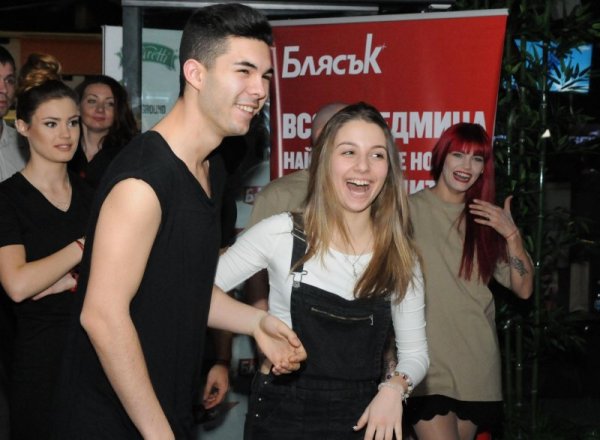 Михаела с гаджето си Иван.  Снимка: Булфото