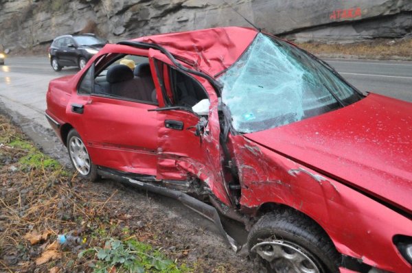 Пътен инцидент задръсти участък от Е-79. Снимка: БулФото