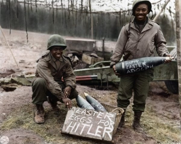 Войници честитят Великден на Хитлер през 1944 г. Снимка: pinterest