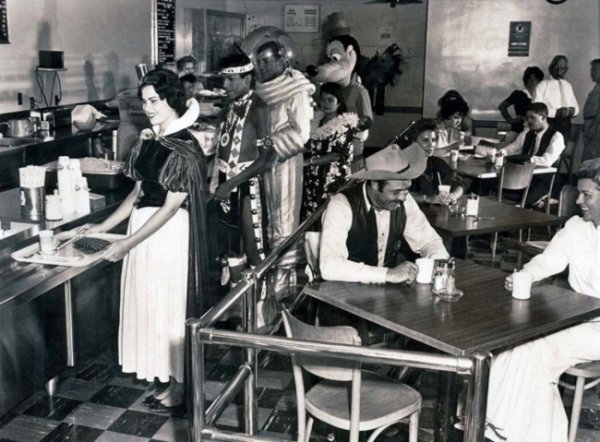 1961 г. Столова за работници в компанията "Дисни". Снимка: pinterest