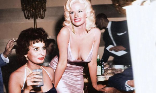1957 г. София Лорен и Джейн Мансфийлд. Снимка: vev