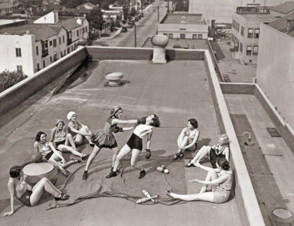 1930 г. Женски бокс на покрив. Снимка: pinterest