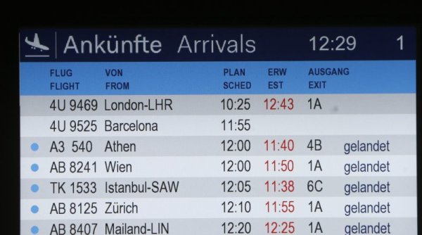 Самолет Airbus A320 на германската авиокомпания Germanwings се разби в Южна Франция този следобед. На борда на самолета са се намирали 142 пътници и 6 души екипаж, а машината е изпълнявала полет от Барселона до Дюселдорф. В германския град напразно чакаха кацането на самолета. Снимка: БТА