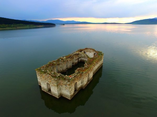 Снимка: Impact Press Group