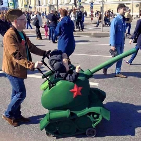 &nbsp;Дете, възпитавано в родолюбие (вероятно).&nbsp;Снимка: Facebook