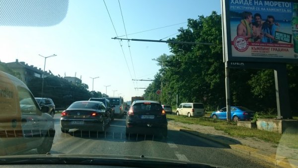 ...за да станат 3-4.  Снимка: Dnes.bg
