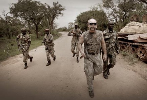 В Уганда с патрули на правителствената армия. Снимка: www.machinegunpreacher.org