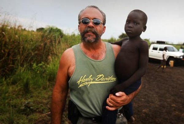 Сам с поредното спасено дете.