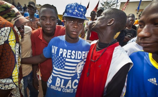 Младо момче с тениска на Обама през 2013 г. Текстът гласи "Моят президент е черен, мечтата се превръща в реалност". Снимка: БТА