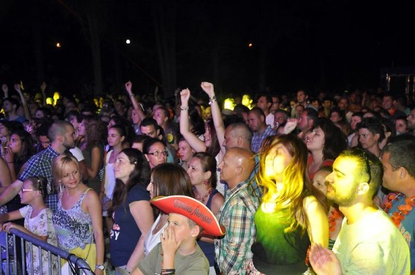 Публиката бе изпълнила цялото пространство пред сцената. Снимка: Dnes.bg