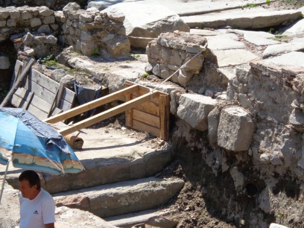 Археолозите откриват и писоар. Снимка: Dnes.bg