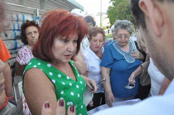 Кметът на Младост Цвета Авджиева се срещна с протестиращите. Снимка: Dnes.bg