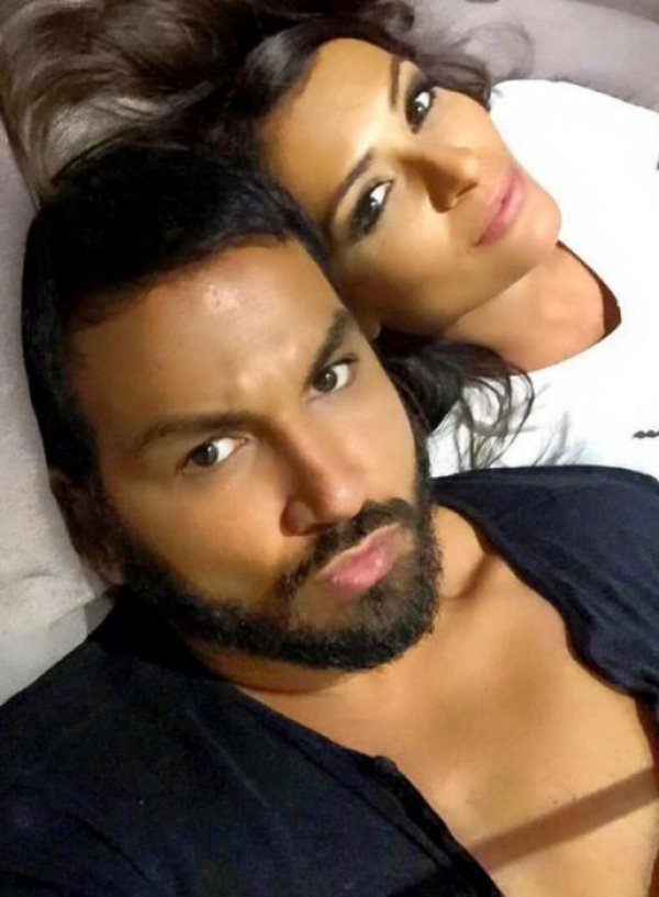 Азис в едно легло с Преслава. &quot;На столици&quot; ли си играят? Снимка: Facebook