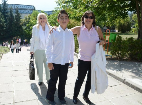 Актрисата Гинка Станчева с дъщеря си и внука си. Снимка: Булфото