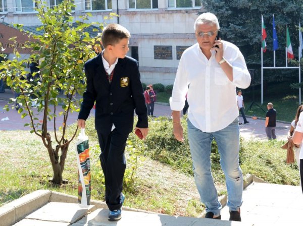 Христо Сираков със сина си. Снимка: Булфото