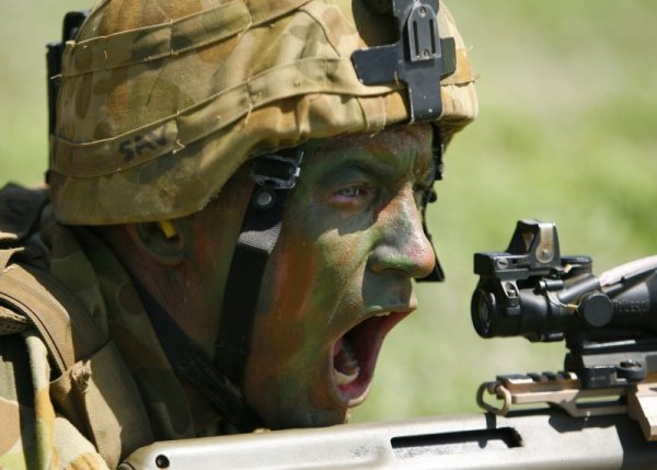 15. Австралия 
Бюджет: $26,1 милиарда 
Редовна армия: 58 000
Танкове: 59
Военновъздушни сили: 408
Подводници: 6

Австралийската армия е относително малка и никак не се отличава с бройките си. 15-тата ѝ позиция се дължи на щурмовите хеликоптери и подводниците.
Снимка: Reuters