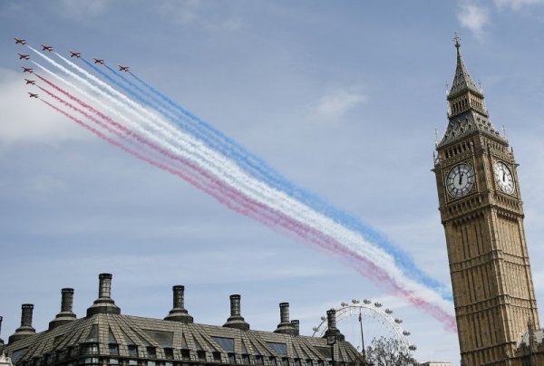 9. Великобритания
Бюджет: $60,5 милиарда 
Редовна армия: 146 980
Танкове: 407
Военновъздушни сили: 936
Подводници: 10

Въпреки че Великобритания планира да намали броя на въоръжените си сили с 20% до 2018 година, тя все пак може да разчита на това, че може да разположи войските си в почти всяка една част на света. А до 2020 кралската флота се надява да разполага със самолетоносача Кралица Елизабет с площ 4,5 акра и превозващ 40 изтребителя F-35B.
Снимка: Reuters