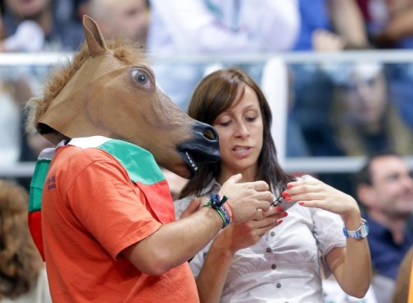 Сред публиката имаше и доста колоритни фенове. Снимка: БТА
