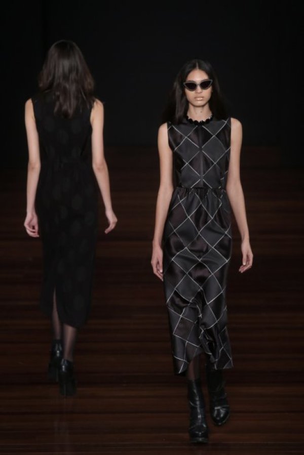 Манекенки дефилират по време на модно ревю в бразилския град Сао Пауло. Снимка: БТА