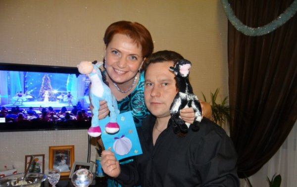 Алексей и Оксана Семакови, Беломорск

Двамата не са ходили заедно на почивка много често. Работата им била такава, че не успявали да съгласуват графика си &ndash; Алексей работел в инспекция по противопожарен надзор в Министерството на извънредните ситуации в Карелия, а Оксана е била дознател в полицията. И изведнъж &ndash; цели 8 дни заедно на топлото море. Там &ndash; в Шарм ел Шейх, отпразнували рождения ден на Оксана -на 23 октомври тя навършила 40 години.
Снимка: Комсомолская правда