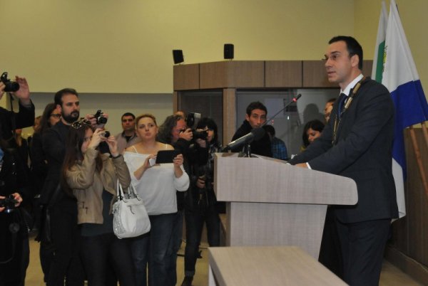 Димитър Николов положи клетва за третия си мандат като кмет на Община Бургас. Заедно с него се заклеха общинските съветници от мандат 2015 - 2019, както и кметовете на селища в общината, избрани на местните избори. Снимка: Булфото