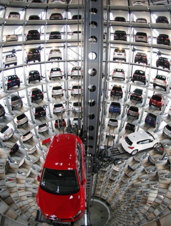Снимка: Adme.ru Високотехнологичен паркинг на Volkswagen