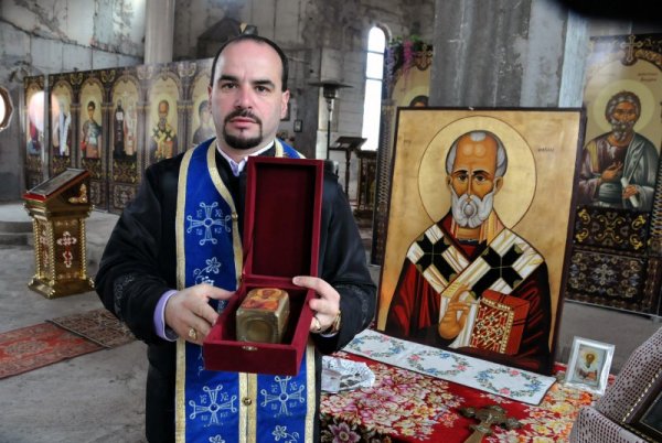 На празника на Бургас - 6 декември, Сливенският митрополит Иоаникий ще отслужи Света литургия в новостроящия се храм &bdquo;Свети Николай Чудотворец&rdquo; в комплекс "Меден рудник&rdquo;. Новостроящата се църква е единствения храм в страната, който се ползва от миряните в процеса на изграждане. Снимка: БТА