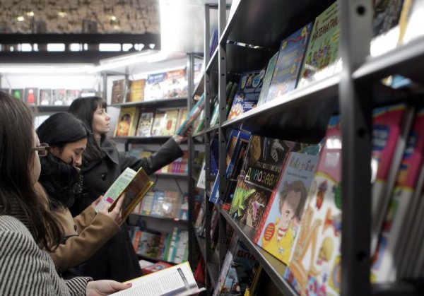 В НДК се откри Софийския международен панаир на книгата, организиран всяка година от Асоциация "Българска книга". Панаирът представя над 200 изложители от страната и чужбина. Снимка: БТА