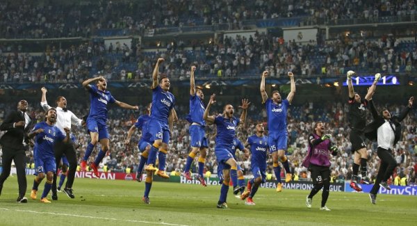 Футболистите на Ювентус празнуват класирането си на финала в Шампионската лига след 1:1 срещу Реал Мадрид в Испания. Снимка: БТА