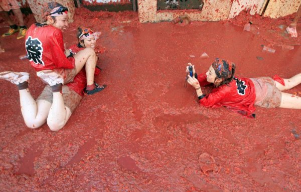 Томатината край Валенсия отново се проведе през август. Снимка: БТА